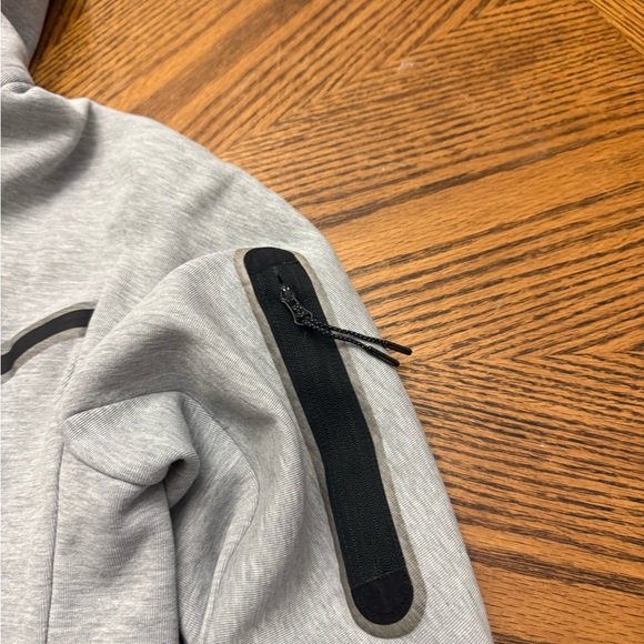 Nike Tech Gray Hoodie with Black Details - Picture 4 of 4